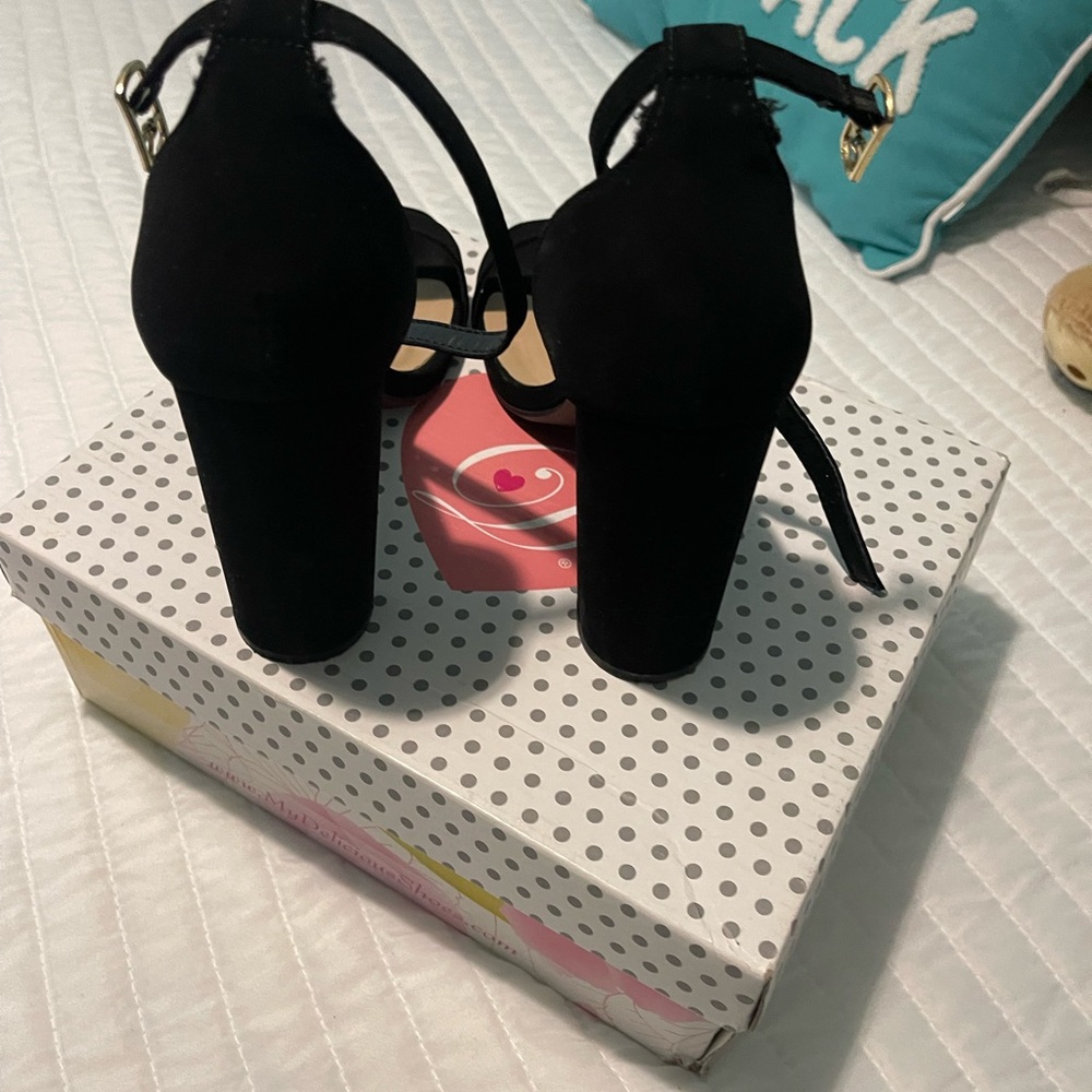 Delicious Black Chunky Heels with Ankle Straps - Picture 3 of 8